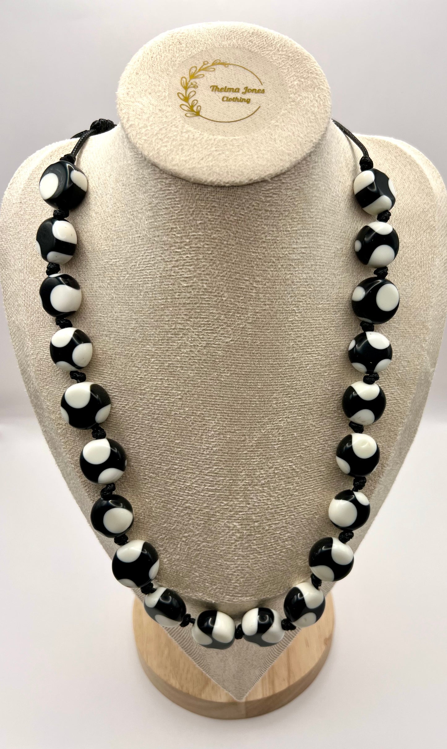 Sobral Yoi Dots Resin Beaded Necklace Lagenlook Black and White - SB4