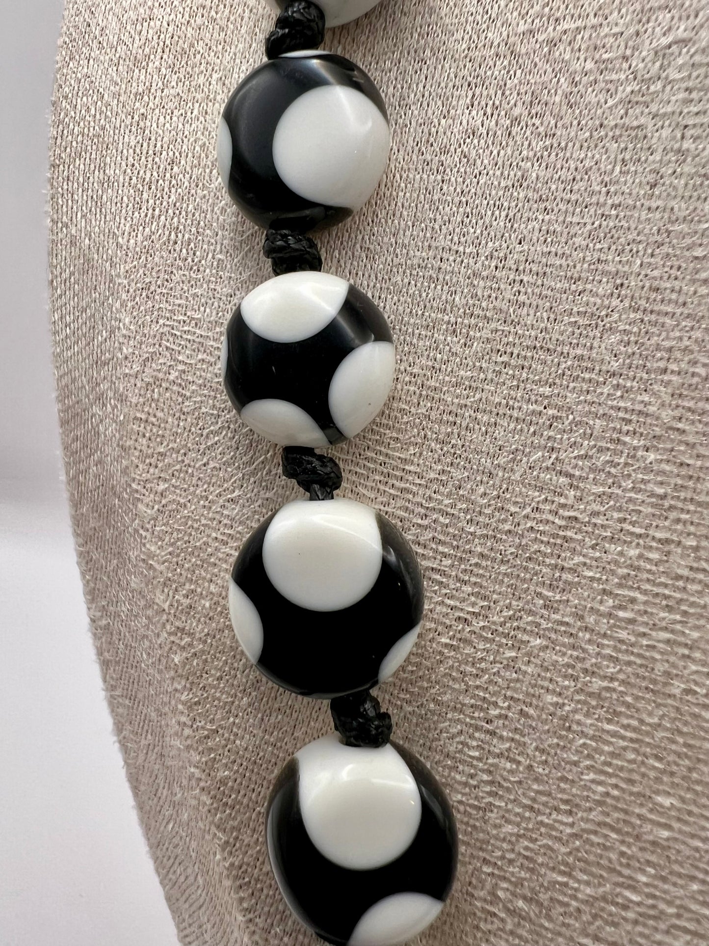 Sobral Yoi Dots Resin Beaded Necklace Lagenlook Black and White - SB4