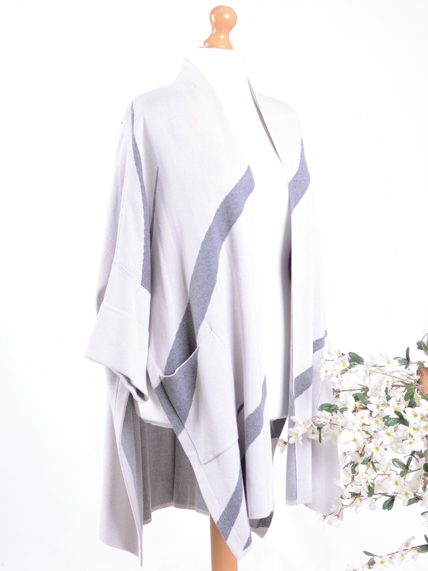 Marla Wynne Beige/Grey Open Front Cardigan - B332