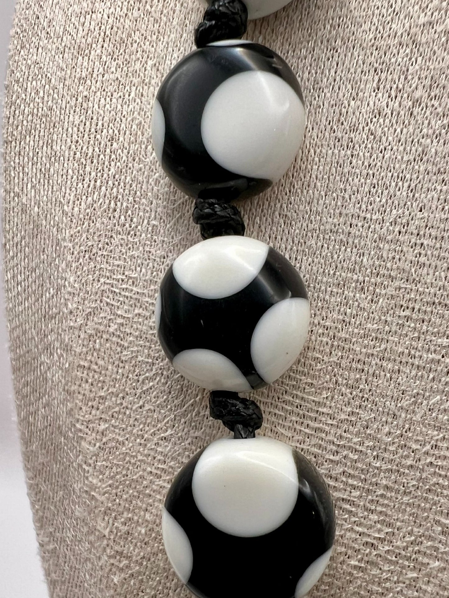 Sobral Yoi Dots Resin Beaded Necklace & Bracelet Set Lagenlook Black and White
