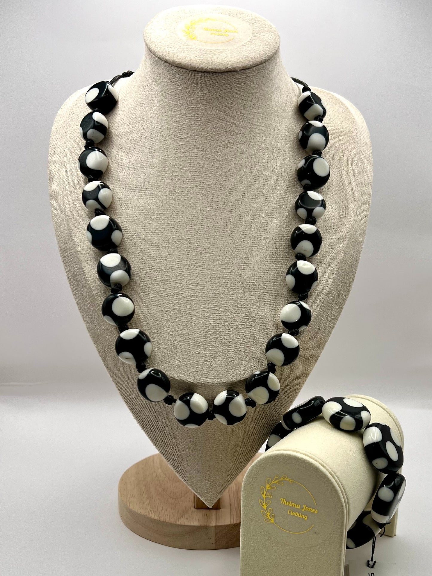 Sobral Yoi Dots Resin Beaded Necklace & Bracelet Set Lagenlook Black and White