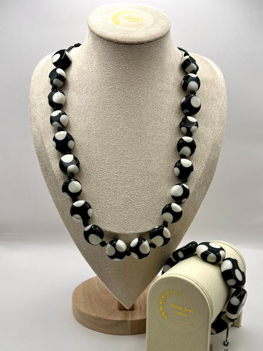 Sobral Yoi Dots Resin Beaded Necklace & Bracelet Set Lagenlook Black and White